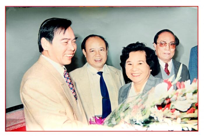 Nguyên Thủ tướng CP Phan Văn Khải đến thăm và làm việc tại Công ty Việt Hà